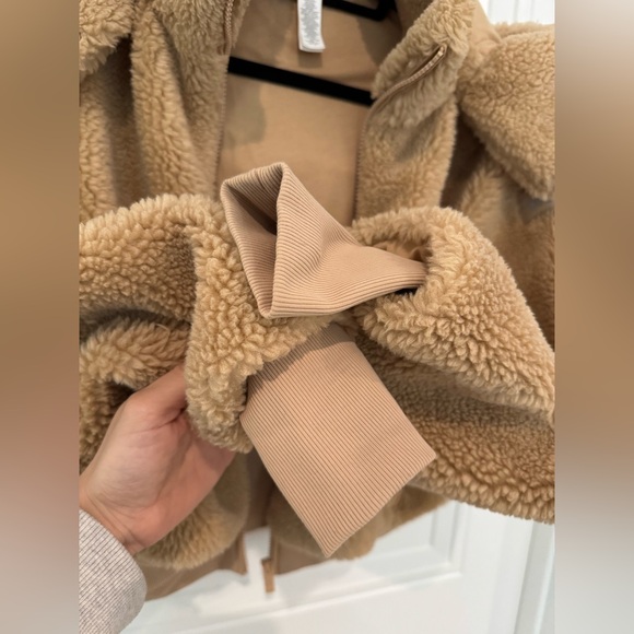 NWOT ALO FOXY SHERPA JACKET CAMEL SIZE SMALL SOLD OUT! - Picture 8 of 12